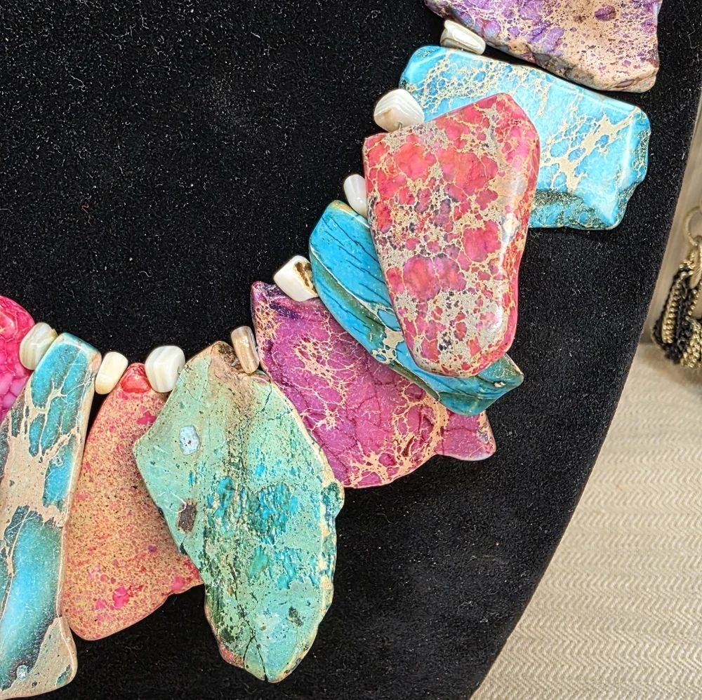 STATEMENT 32 Pieces Of Imperial Jasper And Turquoise On This Stunning Necklace - Picture 7 of 14